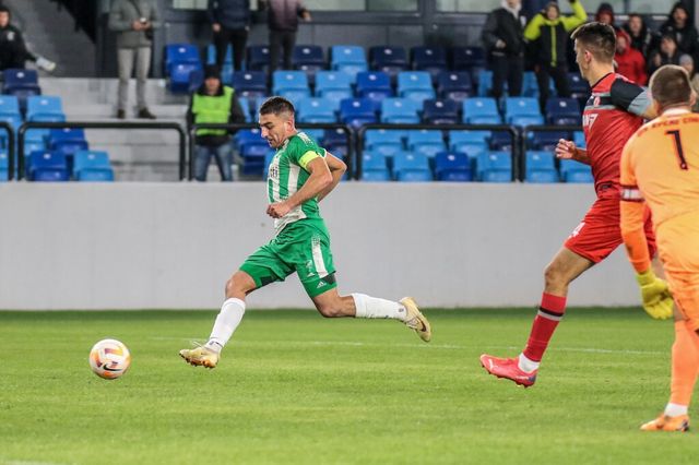 Komarčević postiže drugi gol (©Starsport)